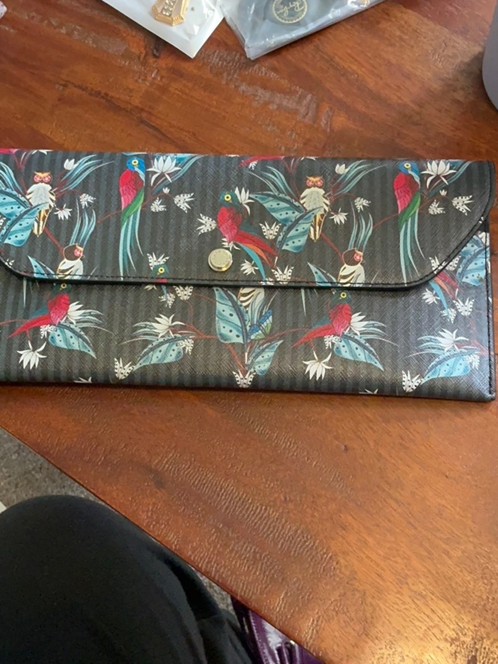 Lg Henri Bendel wristlet NWOT
